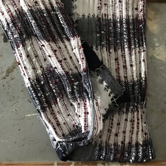 Cotton blend scarf with sparkle & fringe. - Picture 3 of 5